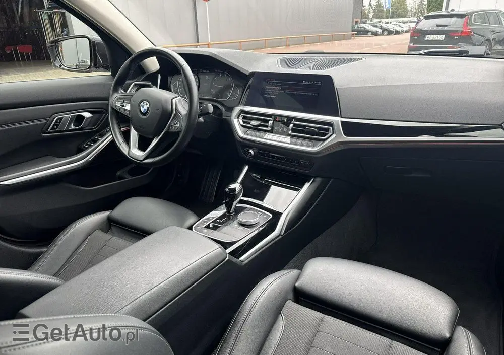 BMW Seria 3 318i Sport Line