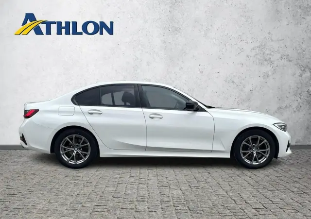 BMW Seria 3 318i Sport Line