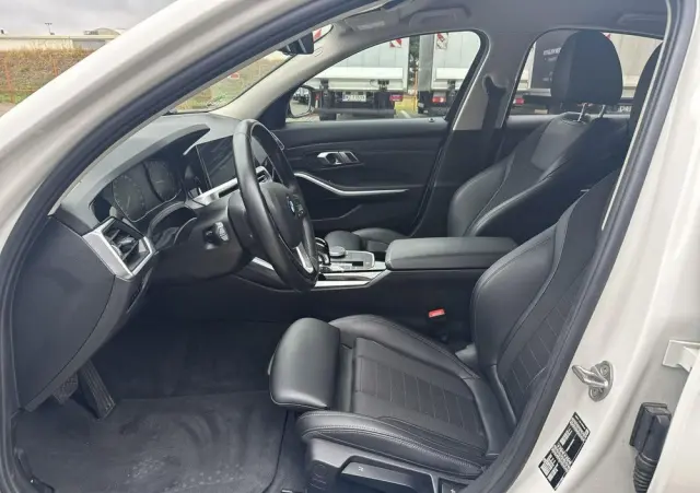 BMW Seria 3 318i Sport Line