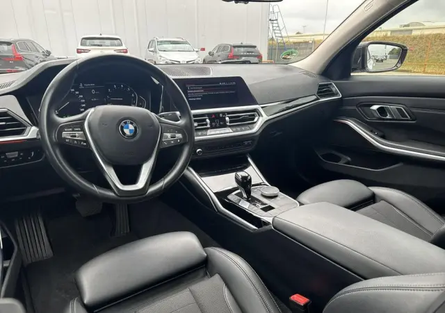 BMW Seria 3 318i Sport Line