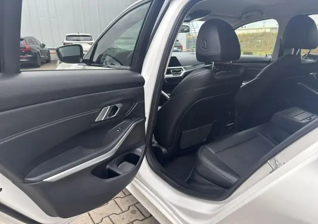 BMW Seria 3 318i Sport Line