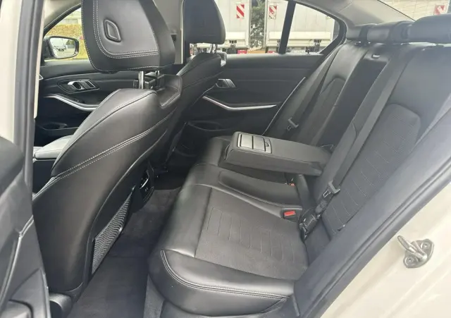 BMW Seria 3 318i Sport Line