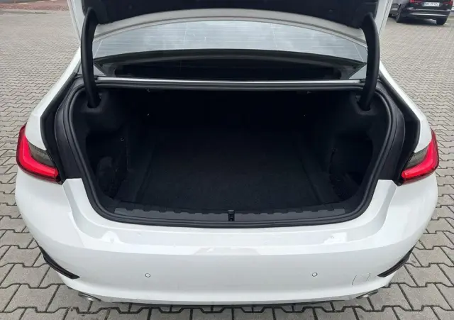 BMW Seria 3 318i Sport Line