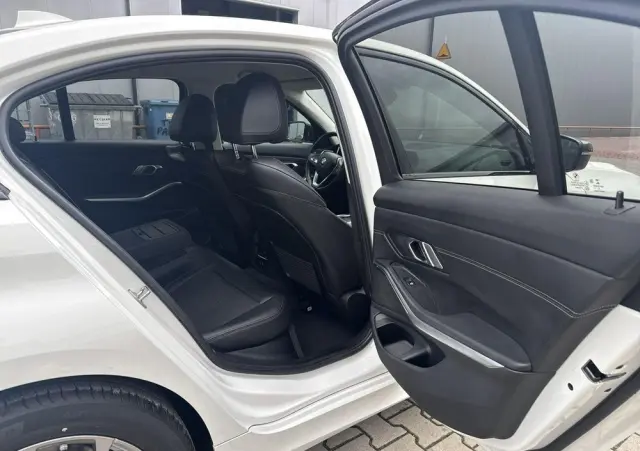 BMW Seria 3 318i Sport Line