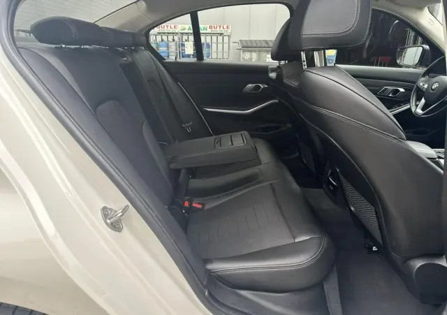 BMW Seria 3 318i Sport Line