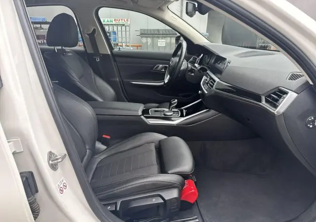 BMW Seria 3 318i Sport Line