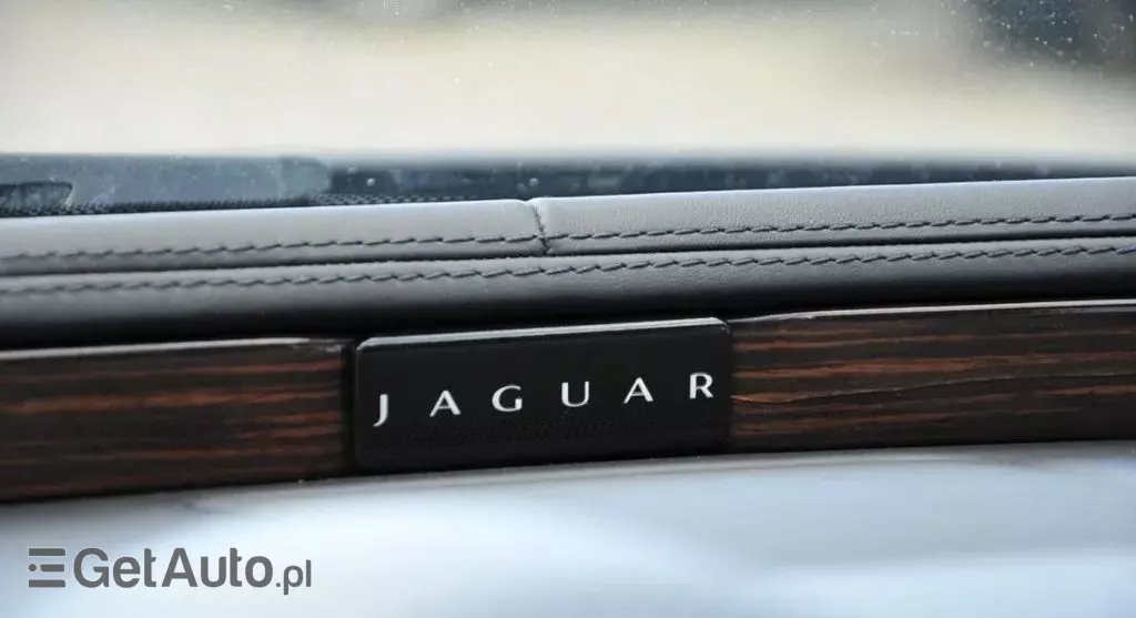 JAGUAR XJ 