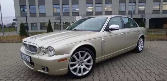 JAGUAR XJ 
