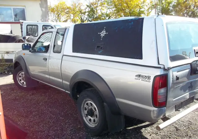 NISSAN NP300 Pickup 