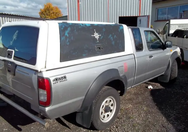 NISSAN NP300 Pickup 