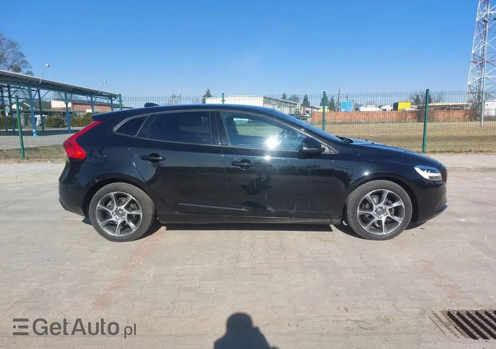 VOLVO V40 D2 Momentum