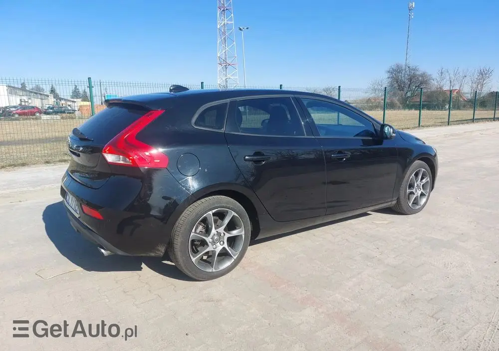 VOLVO V40 D2 Momentum