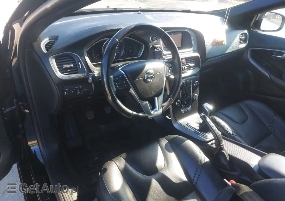 VOLVO V40 D2 Momentum
