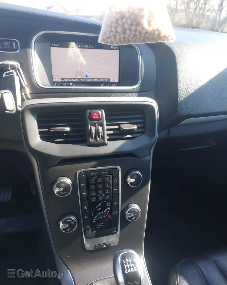 VOLVO V40 D2 Momentum