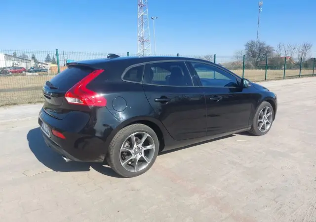 VOLVO V40 D2 Momentum