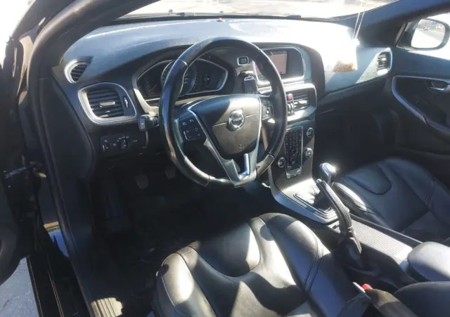 VOLVO V40 D2 Momentum