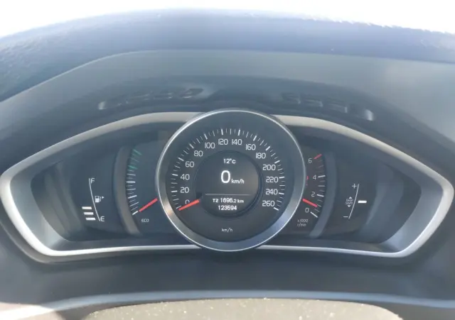 VOLVO V40 D2 Momentum