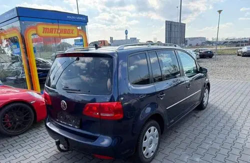 VOLKSWAGEN Touran 