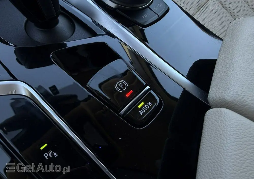 BMW Seria 5 518d mHEV Business Edition