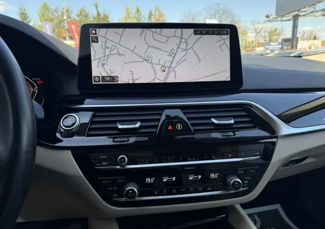 BMW Seria 5 518d mHEV Business Edition