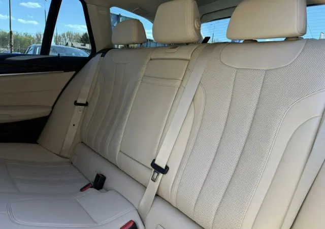 BMW Seria 5 518d mHEV Business Edition