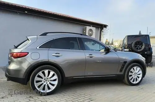 INFINITI QX70 