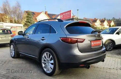 INFINITI QX70 