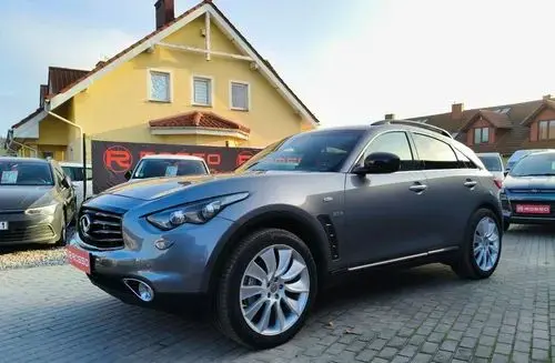 INFINITI QX70 