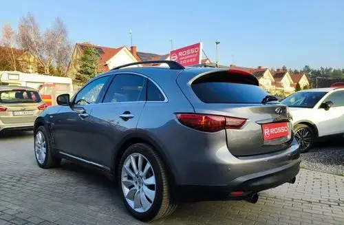 INFINITI QX70 