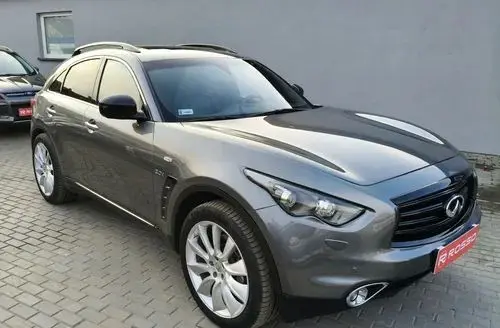 INFINITI QX70 