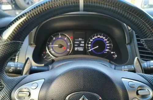 INFINITI QX70 