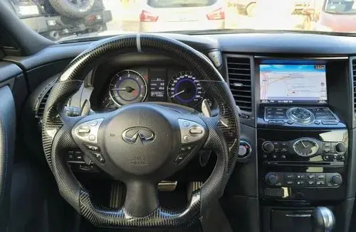 INFINITI QX70 