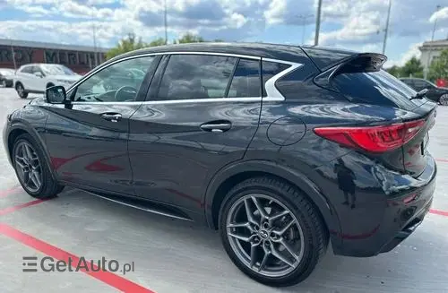 INFINITI Q30 