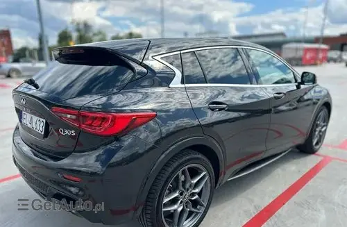 INFINITI Q30 