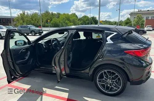 INFINITI Q30 