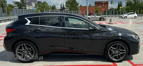 INFINITI Q30 