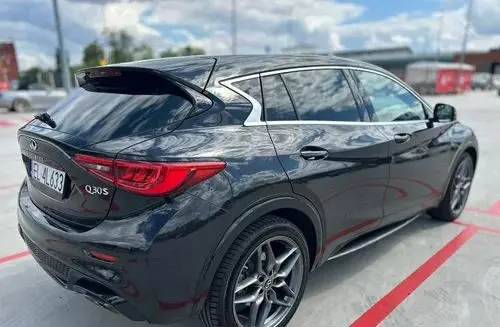 INFINITI Q30 