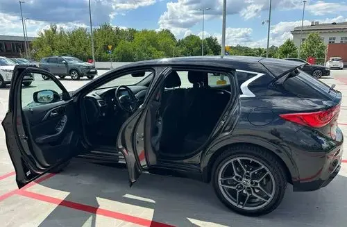 INFINITI Q30 