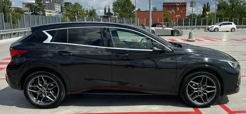 INFINITI Q30 