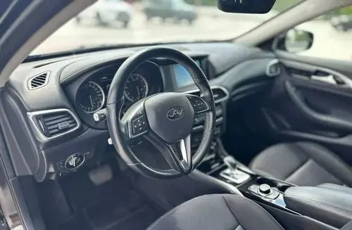INFINITI Q30 