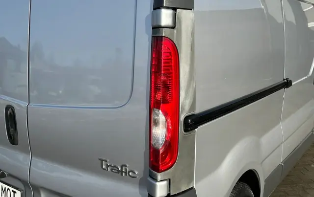 RENAULT Trafic II L2H1 
