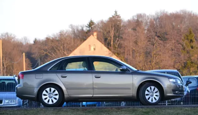 AUDI A4 