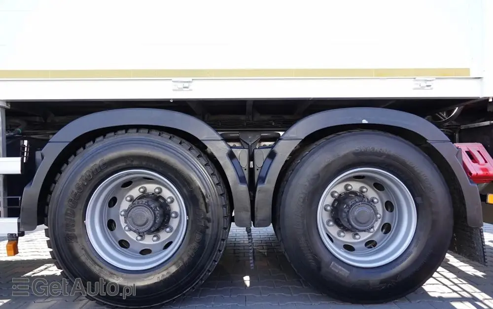 RENAULT C 430 / 8x4 / SKRZYNIOWY 7 M + HDS PALFINGER 33002 -wysów: 14,5 M / UDŹWIG 9800 KG / STEROWANIE RADIOWE / ROTATOR / EURO 6 