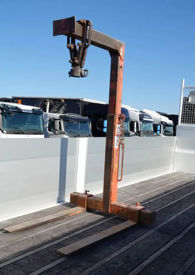 RENAULT C 430 / 8x4 / SKRZYNIOWY 7 M + HDS PALFINGER 33002 -wysów: 14,5 M / UDŹWIG 9800 KG / STEROWANIE RADIOWE / ROTATOR / EURO 6 