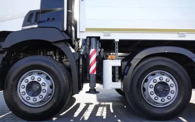 RENAULT C 430 / 8x4 / SKRZYNIOWY 7 M + HDS PALFINGER 33002 -wysów: 14,5 M / UDŹWIG 9800 KG / STEROWANIE RADIOWE / ROTATOR / EURO 6 