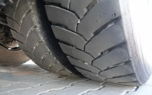 RENAULT C 430 / 8x4 / SKRZYNIOWY 7 M + HDS PALFINGER 33002 -wysów: 14,5 M / UDŹWIG 9800 KG / STEROWANIE RADIOWE / ROTATOR / EURO 6 