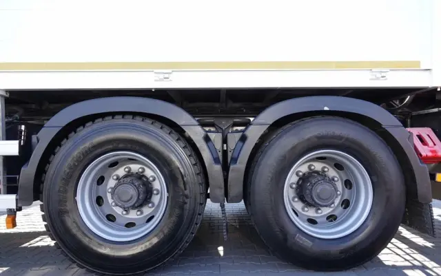 RENAULT C 430 / 8x4 / SKRZYNIOWY 7 M + HDS PALFINGER 33002 -wysów: 14,5 M / UDŹWIG 9800 KG / STEROWANIE RADIOWE / ROTATOR / EURO 6 