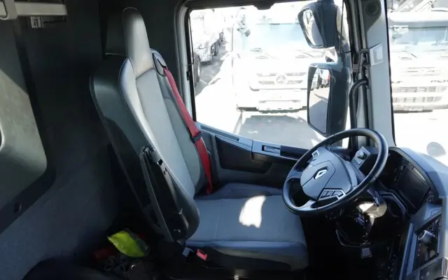 RENAULT C 430 / 8x4 / SKRZYNIOWY 7 M + HDS PALFINGER 33002 -wysów: 14,5 M / UDŹWIG 9800 KG / STEROWANIE RADIOWE / ROTATOR / EURO 6 