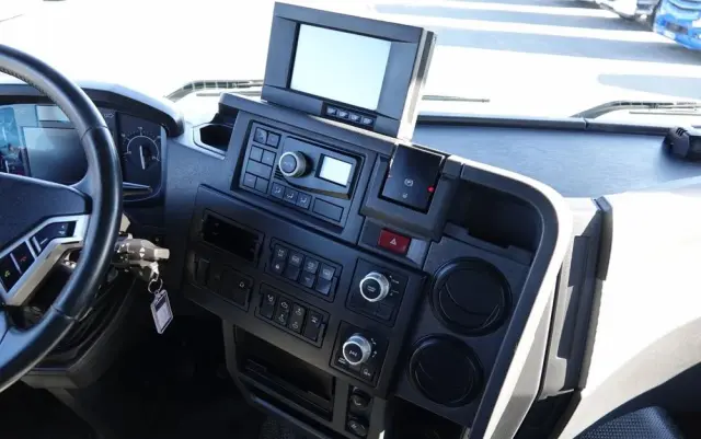 RENAULT C 430 / 8x4 / SKRZYNIOWY 7 M + HDS PALFINGER 33002 -wysów: 14,5 M / UDŹWIG 9800 KG / STEROWANIE RADIOWE / ROTATOR / EURO 6 