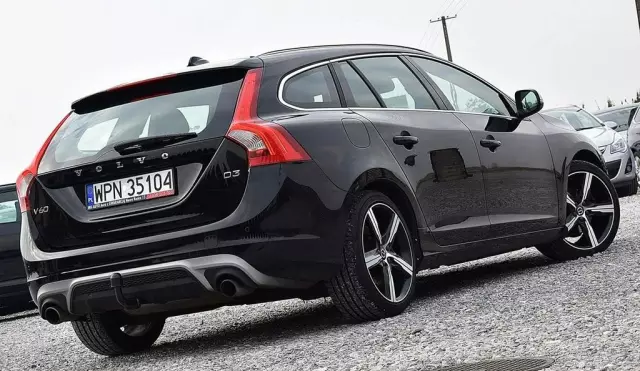 VOLVO V60 
